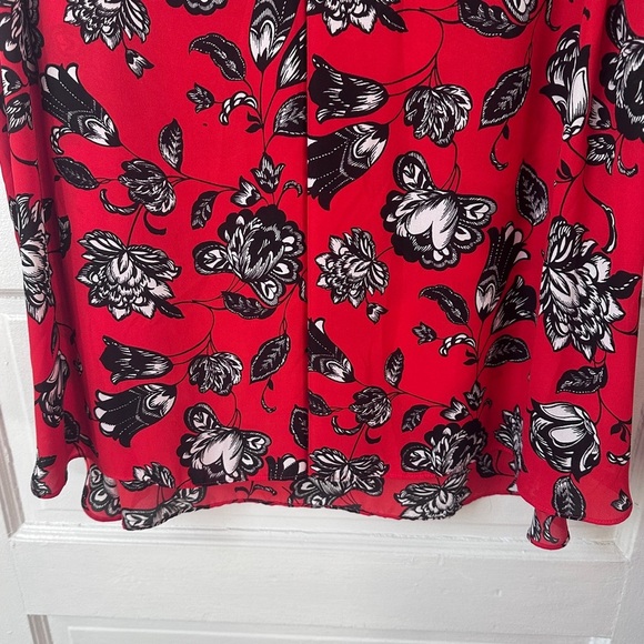 Vince Camuto Red and Black Floral Blouse 3X Sleeveless Chiffon Flowy V-Neck - Picture 8 of 13